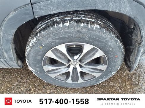 Used 2023 Toyota Highlander XLE image 10