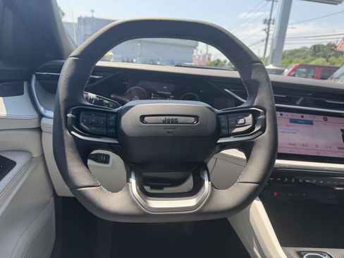 Used 2026 Jeep Cherokee Limited AWD/4WD image 13