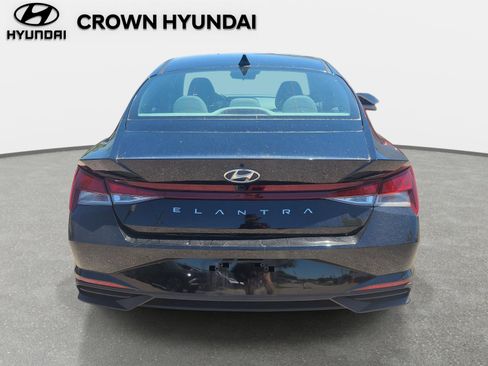 Used 2023 Hyundai Elantra SEL w/ Convenience Package image 5