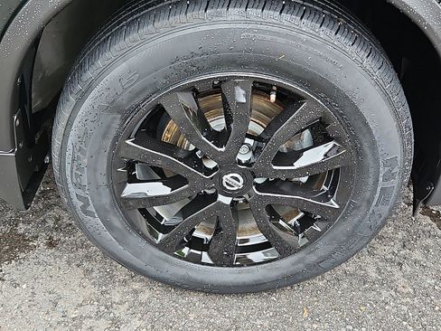 Used 2018 Nissan Rogue SV w/ Premium Package AWD/4WD image 8