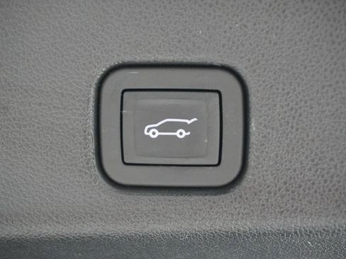 Used 2025 Chevrolet Traverse High Country image 7