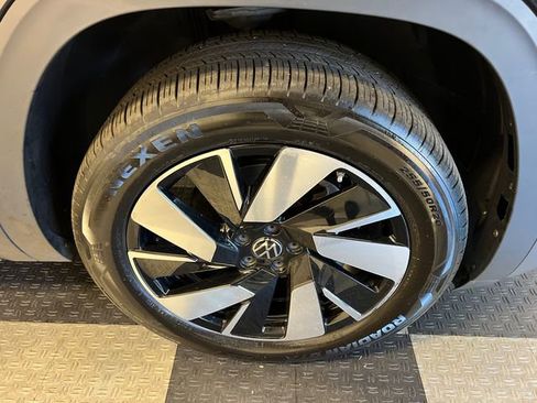 Certified 2025 Volkswagen Atlas SE FWD image 10