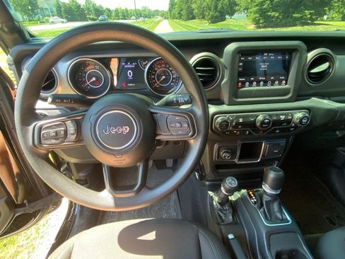 Used 2023 Jeep Gladiator Sport AWD/4WD image 10