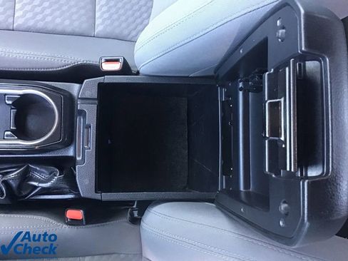 Used 2022 Toyota Tacoma SR image 38