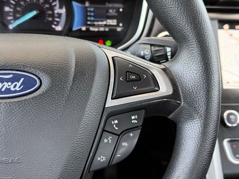 Used 2019 Ford Fusion SE FWD image 25