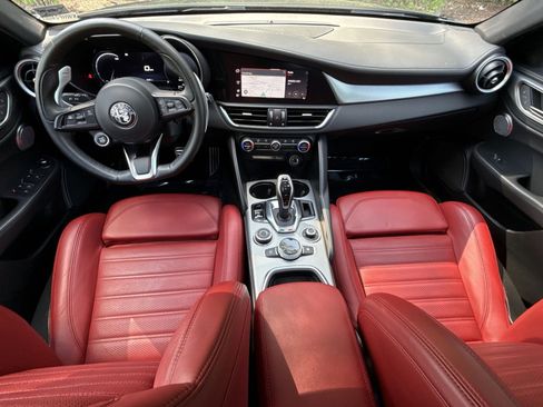 Used 2024 Alfa Romeo Giulia Veloce AWD/4WD image 36