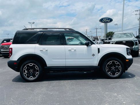 Used 2025 Ford Bronco Sport Outer Banks w/ Outer Banks Tech Package+ AWD/4WD image 3