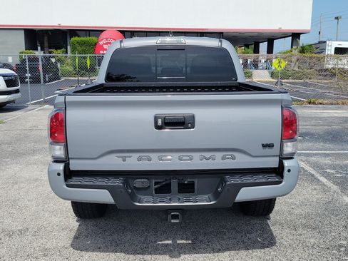 Used 2020 Toyota Tacoma TRD Sport w/ TRD Premium Sport Package AWD/4WD image 5