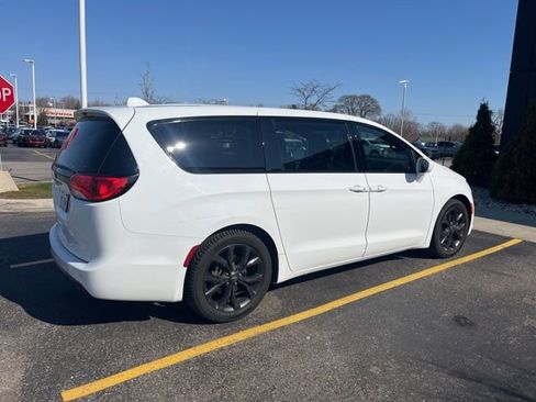 Used 2019 Chrysler Pacifica Touring Plus w/ S Appearance Package image 3