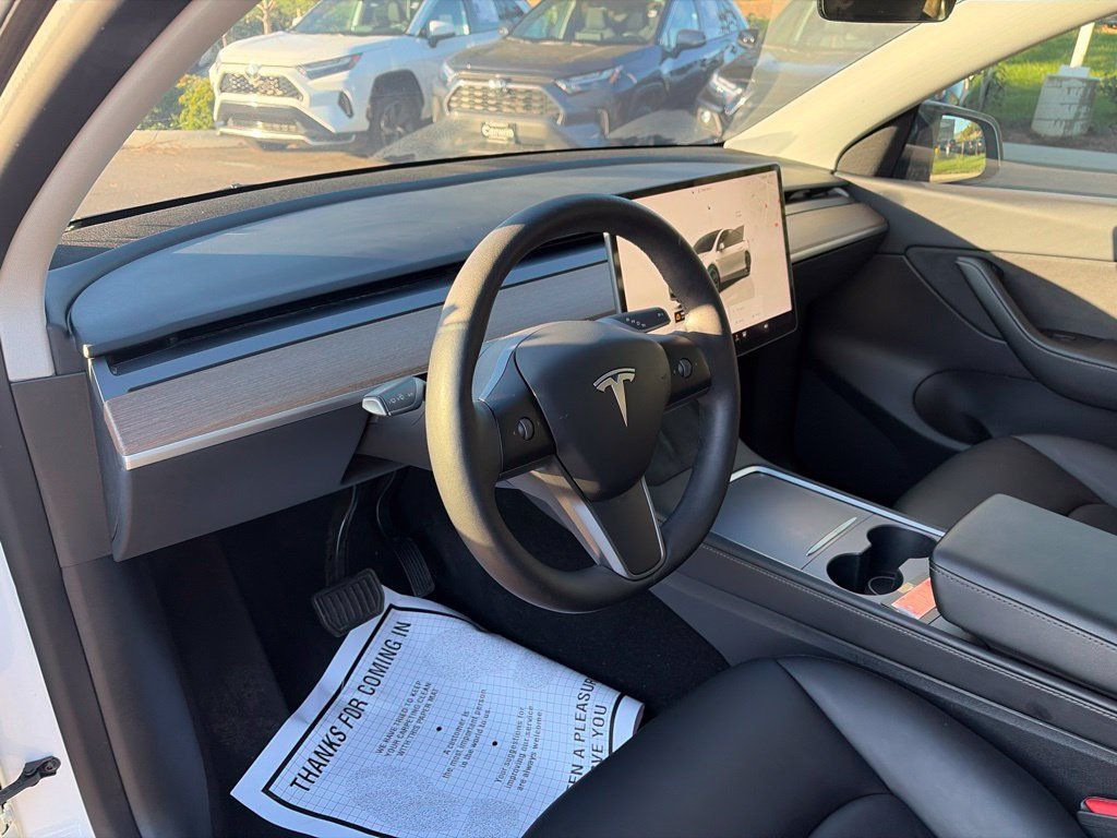 Used 2022 Tesla Model Y Long Range AWD/4WD image 24