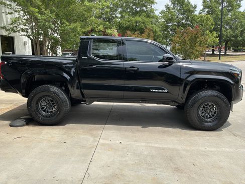 Used 2026 Toyota Tacoma SR5 AWD/4WD image 11