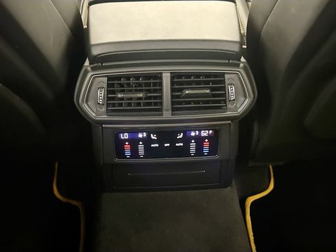 Used 2020 Lamborghini Urus AWD/4WD image 27