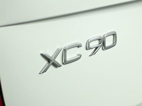 Used 2025 Volvo XC90 B5 Plus w/ Protection Package Premier AWD/4WD image 25