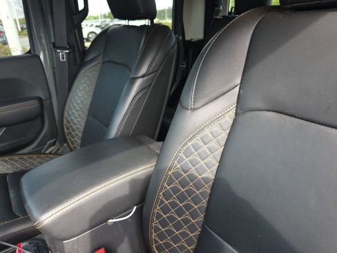 Used 2023 Jeep Gladiator Overland image 13