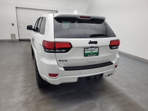 Used 2017 Jeep Grand Cherokee Altitude AWD/4WD image 6