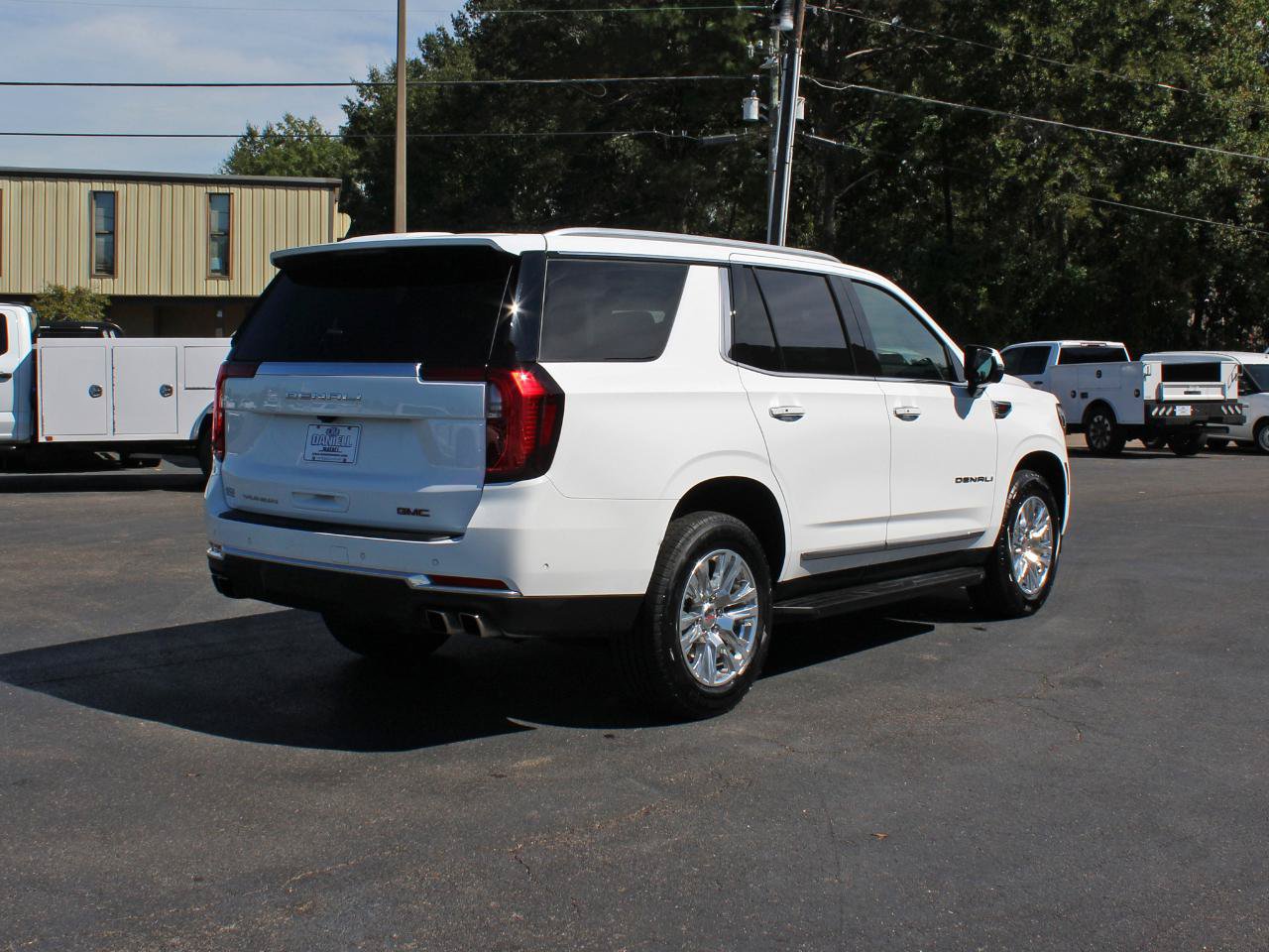 Used 2025 GMC Yukon Denali RWD image 11