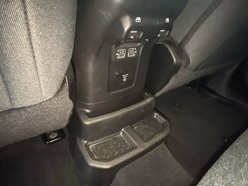Used 2025 Jeep Wrangler Unlimited Sahara w/ Safety Group AWD/4WD image 26