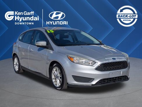Used 2015 Ford Focus SE image 1
