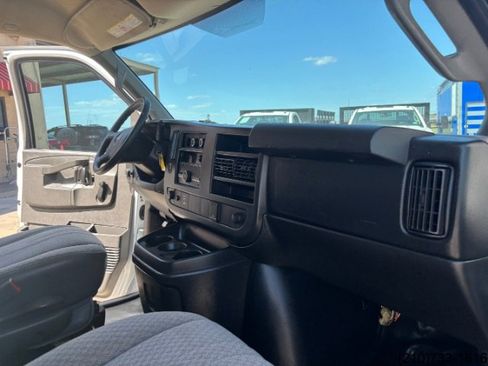 Used 2016 GMC Savana 3500 RWD image 28