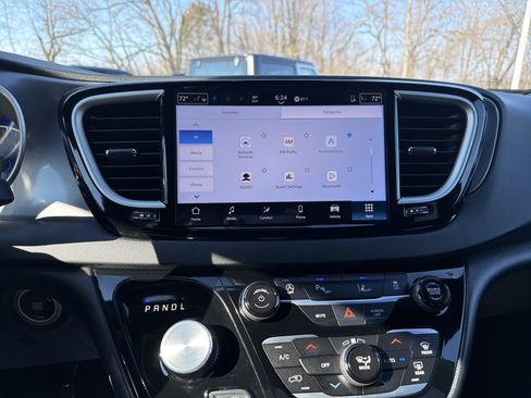 Certified 2026 Chrysler Voyager LX image 27