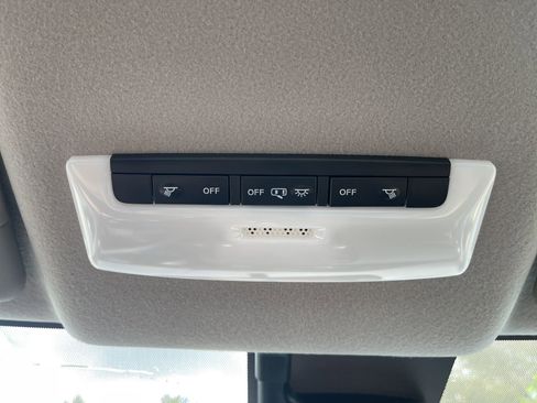 New 2025 Nissan Versa SR w/ Trunk Package image 20