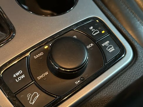Used 2020 Jeep Grand Cherokee High Altitude AWD/4WD image 20