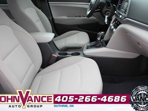 Used 2020 Hyundai Elantra SE image 16
