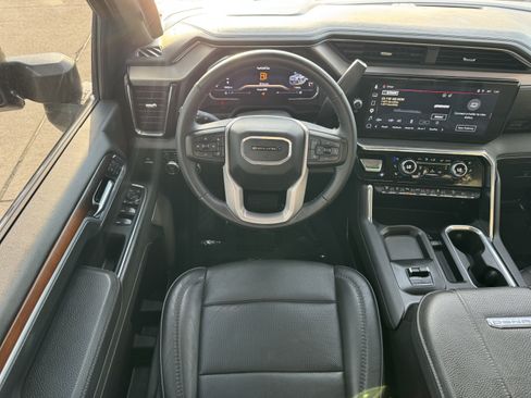Used 2025 GMC Sierra 2500 Denali AWD/4WD image 11