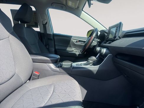 Used 2021 Toyota RAV4 XLE AWD/4WD image 15