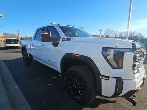 Used 2024 GMC Sierra 2500 AT4 w/ AT4 Premium Plus Package image 2
