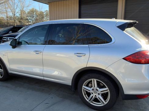 Used 2011 Porsche Cayenne S image 8