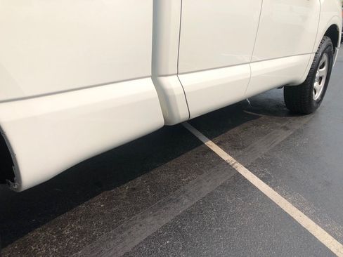 Used 2022 Nissan Titan S AWD/4WD image 15