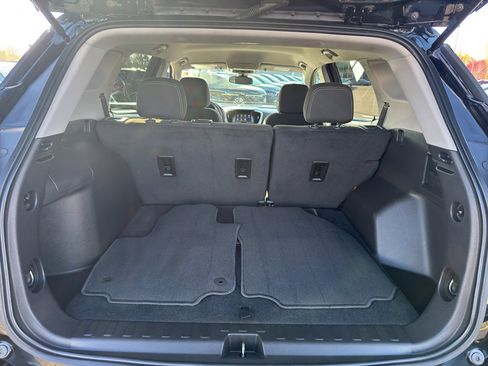 Used 2024 GMC Terrain SLE image 34