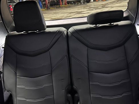 Used 2023 Cadillac XT6 Sport w/ Platinum Package image 14