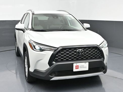Certified 2022 Toyota Corolla Cross LE image 3