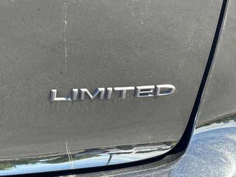 Used 2025 Chrysler Pacifica Limited FWD image 13