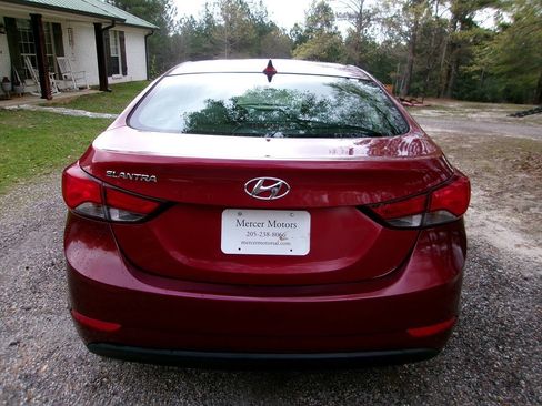 Used 2015 Hyundai Elantra SE FWD image 2