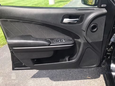 Used 2019 Dodge Charger SXT AWD/4WD image 11