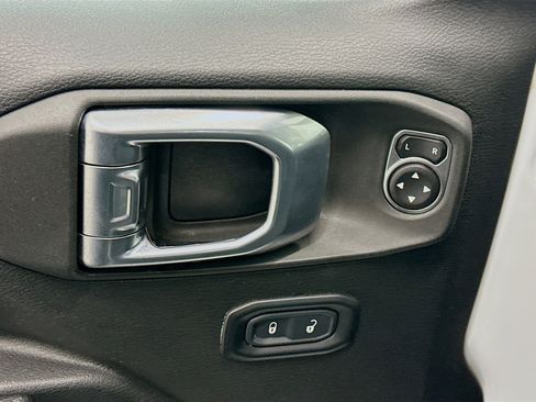Used 2023 Jeep Wrangler Unlimited AWD/4WD image 15