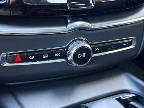 Used 2024 Volvo XC60 B5 Core image 23