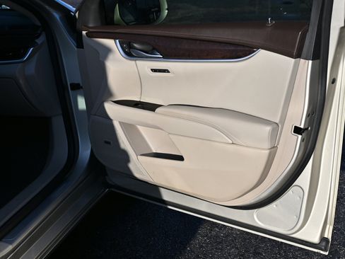 Used 2016 Cadillac XTS Luxury w/ Driver Awareness Package image 27