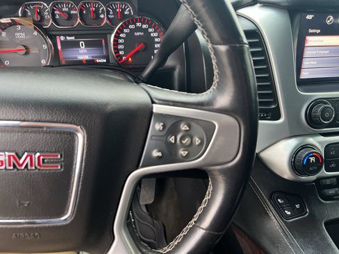 Used 2016 GMC Yukon XL SLT image 16