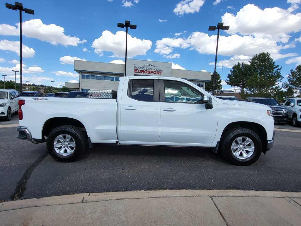 Used 2021 Chevrolet Silverado 1500 LT AWD/4WD image 3