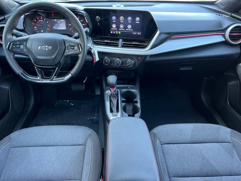 Used 2024 Chevrolet Trax RS image 3
