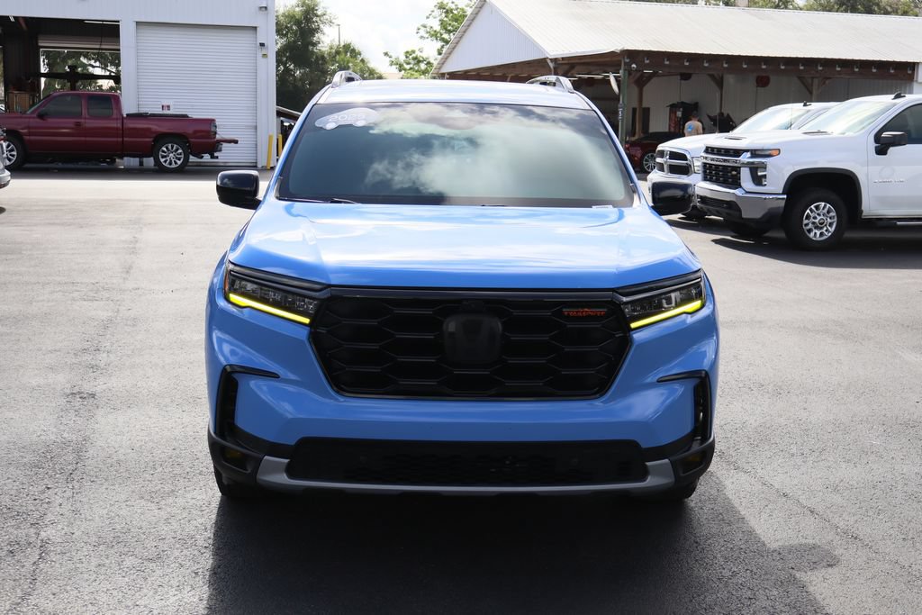 Used 2025 Honda Pilot TrailSport image 4