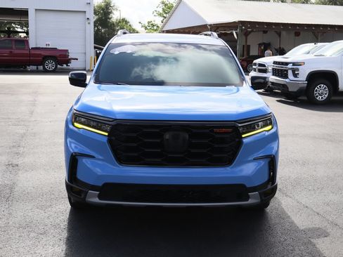 Used 2025 Honda Pilot TrailSport image 4