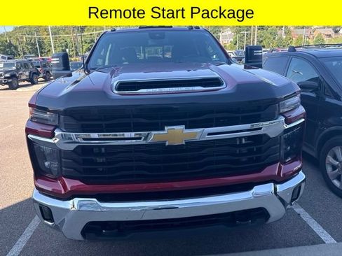 Used 2024 Chevrolet Silverado 2500 LT AWD/4WD image 3