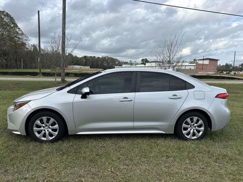 Used 2024 Toyota Corolla LE image 19