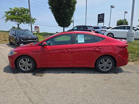 Used 2017 Hyundai Elantra Value Edition w/ Cargo Package FWD image 9