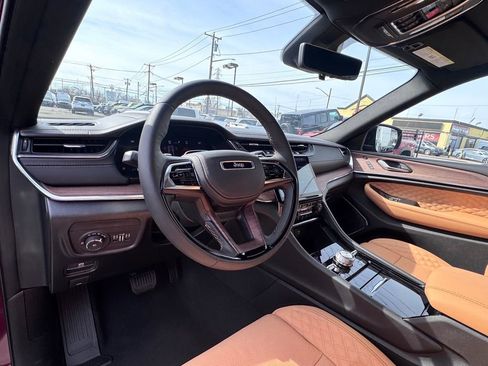 Used 2025 Jeep Grand Cherokee Summit w/ Adv Protech Group IV image 12